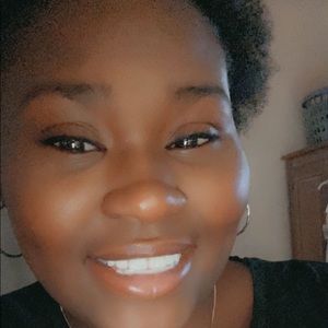 Meet your Posher, Becca